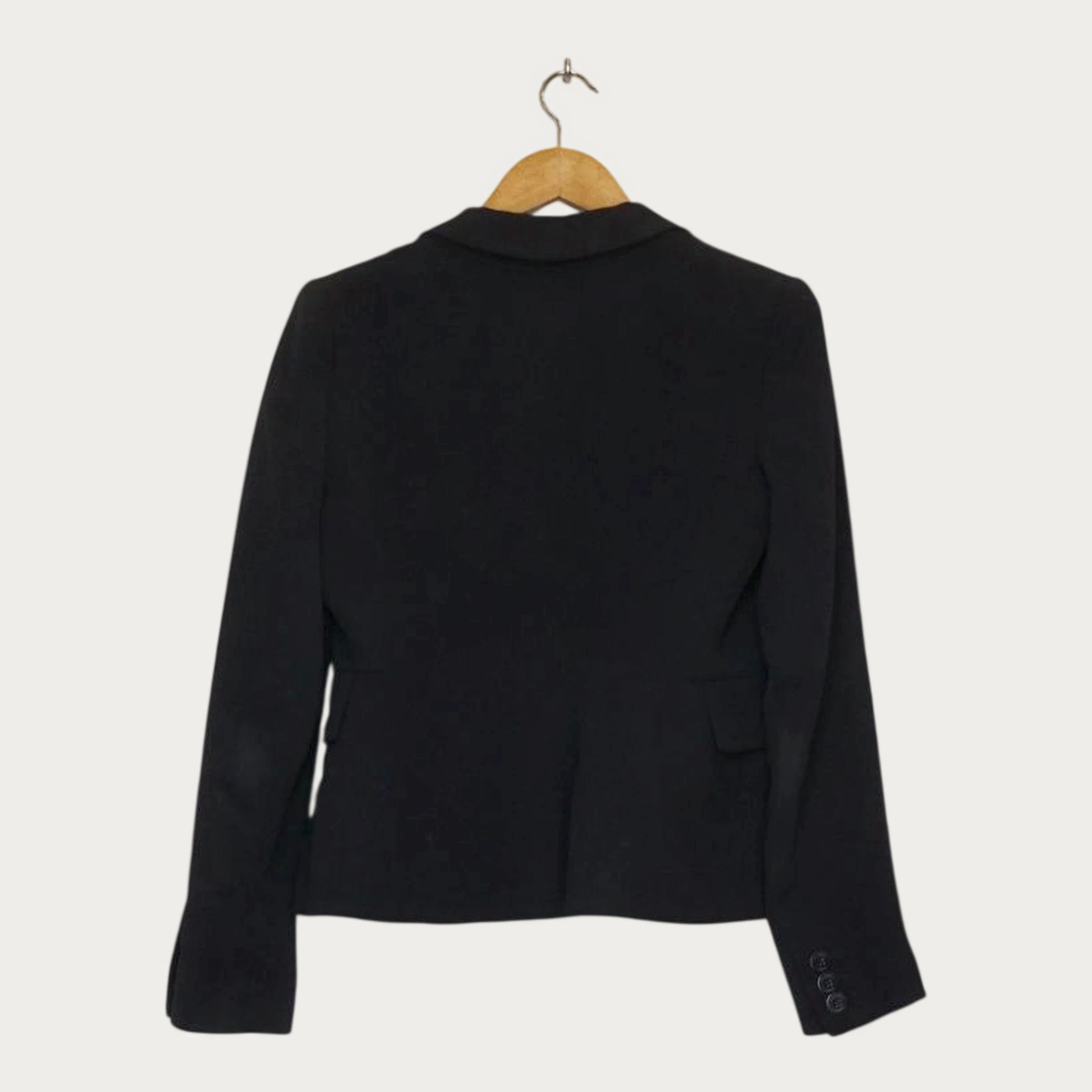Blazer Hobbs – photo 2